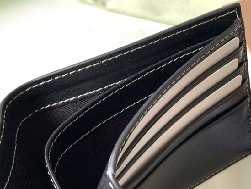 Bv*b*rry wallets